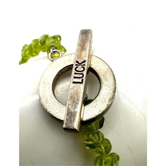 Peridot sterling silver luck toggle bracelet - Picture 4 of 11